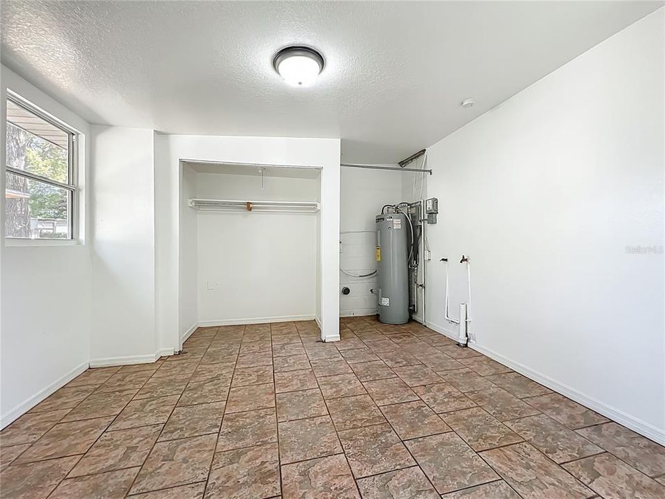 待售: $450,000 (5 贝兹, 0 浴室, 2341 平方英尺)