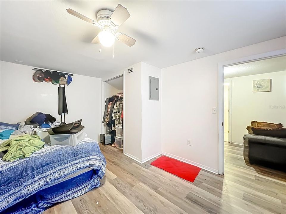 待售: $450,000 (5 贝兹, 0 浴室, 2341 平方英尺)