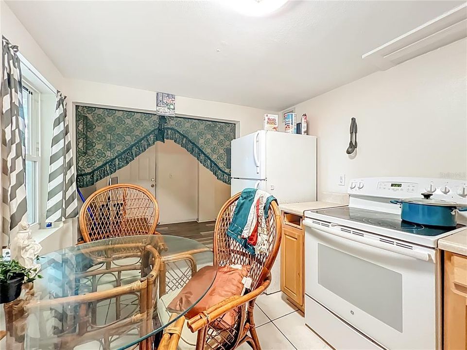 待售: $450,000 (5 贝兹, 0 浴室, 2341 平方英尺)