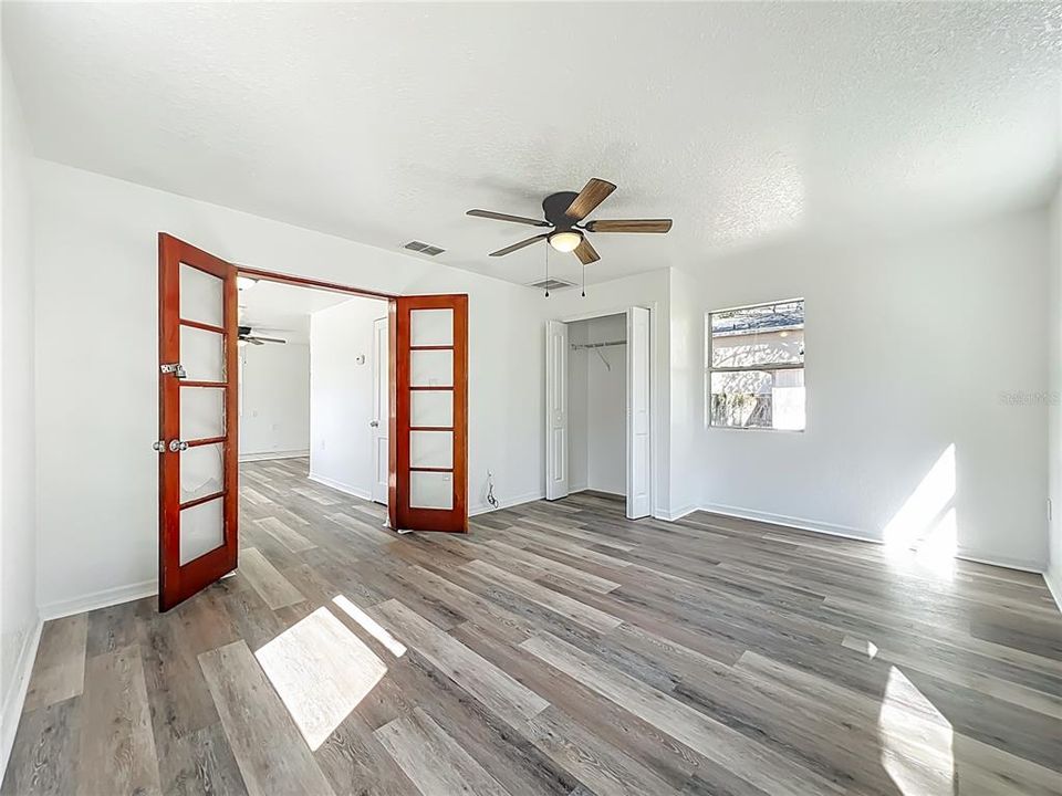 待售: $450,000 (5 贝兹, 0 浴室, 2341 平方英尺)