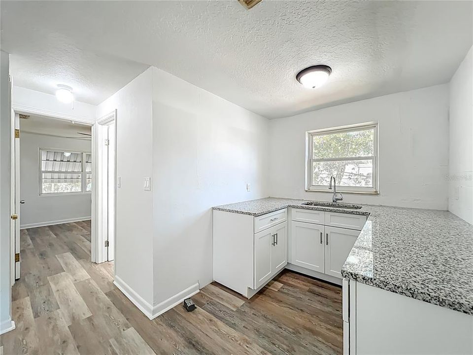 待售: $450,000 (5 贝兹, 0 浴室, 2341 平方英尺)