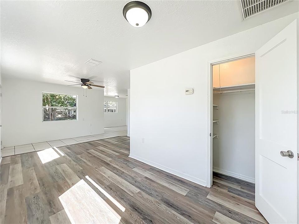 待售: $450,000 (5 贝兹, 0 浴室, 2341 平方英尺)