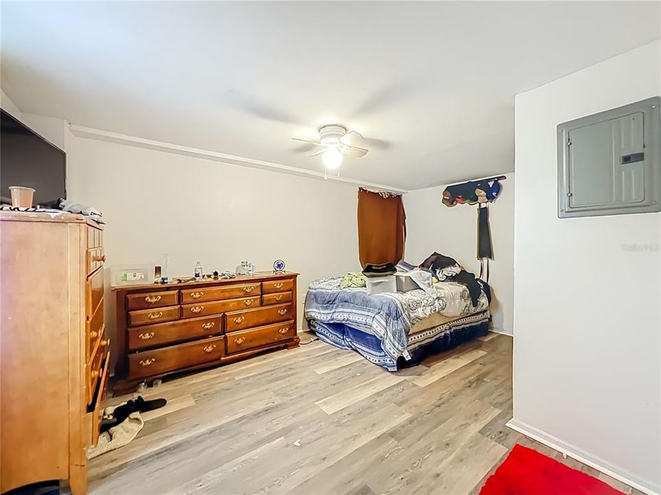 待售: $450,000 (5 贝兹, 0 浴室, 2341 平方英尺)