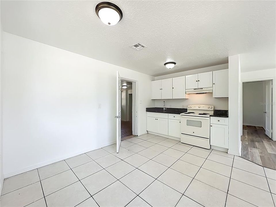 待售: $450,000 (5 贝兹, 0 浴室, 2341 平方英尺)