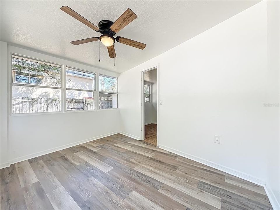 待售: $450,000 (5 贝兹, 0 浴室, 2341 平方英尺)