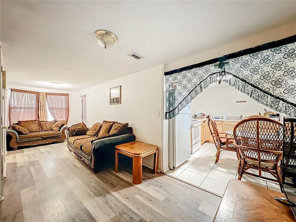 待售: $450,000 (5 贝兹, 0 浴室, 2341 平方英尺)