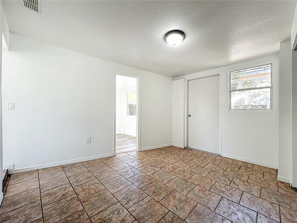 待售: $450,000 (5 贝兹, 0 浴室, 2341 平方英尺)