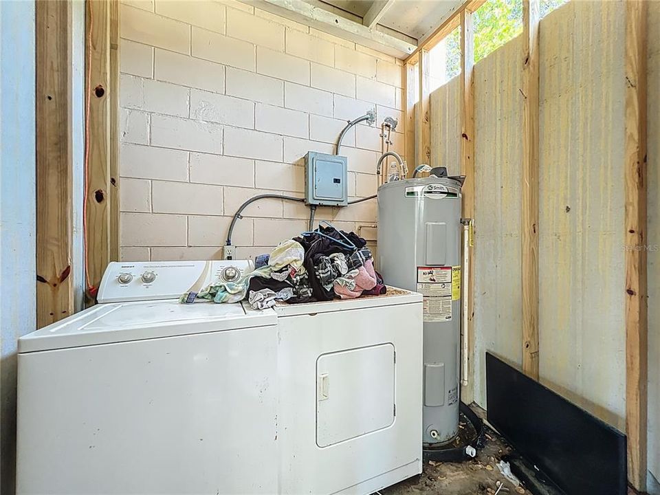 待售: $450,000 (5 贝兹, 0 浴室, 2341 平方英尺)