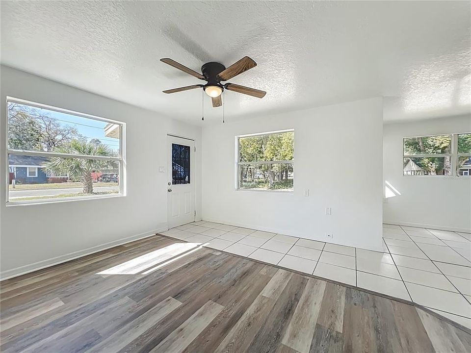 待售: $450,000 (5 贝兹, 0 浴室, 2341 平方英尺)