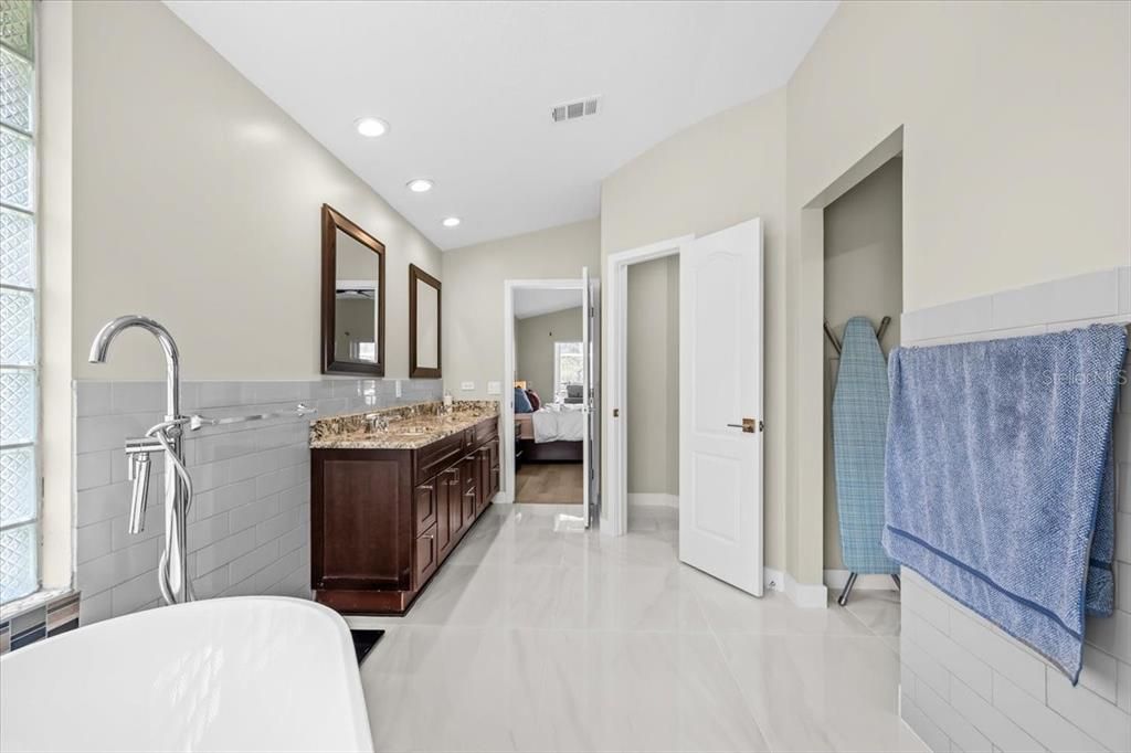 For Sale: $799,990 (4 beds, 3 baths, 2889 Square Feet)