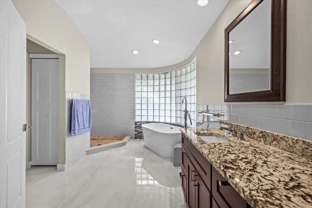 For Sale: $799,990 (4 beds, 3 baths, 2889 Square Feet)