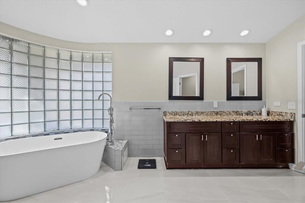 For Sale: $799,990 (4 beds, 3 baths, 2889 Square Feet)