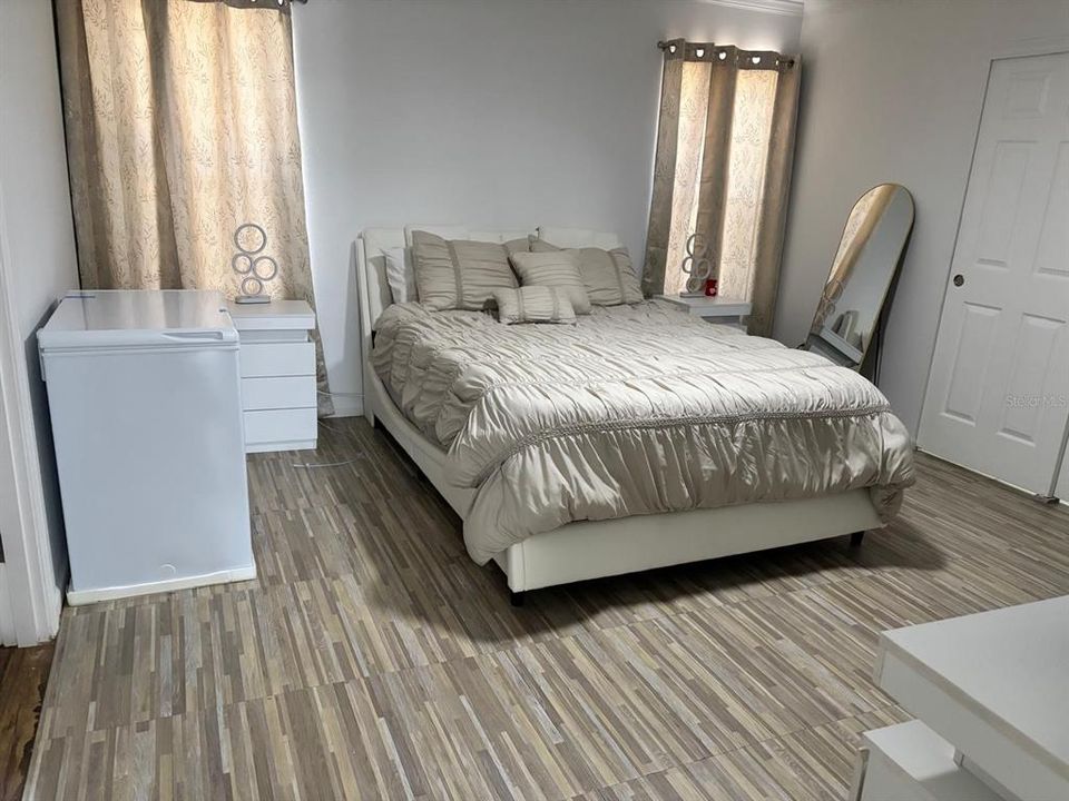 Под контрактом: $440,000 (3 спален, 2 ванн, 1501 Квадратных фут)