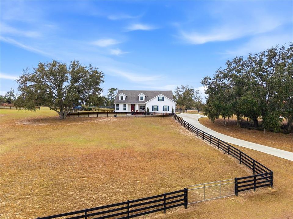 For Sale: $1,200,000 (5 beds, 3 baths, 3502 Square Feet)