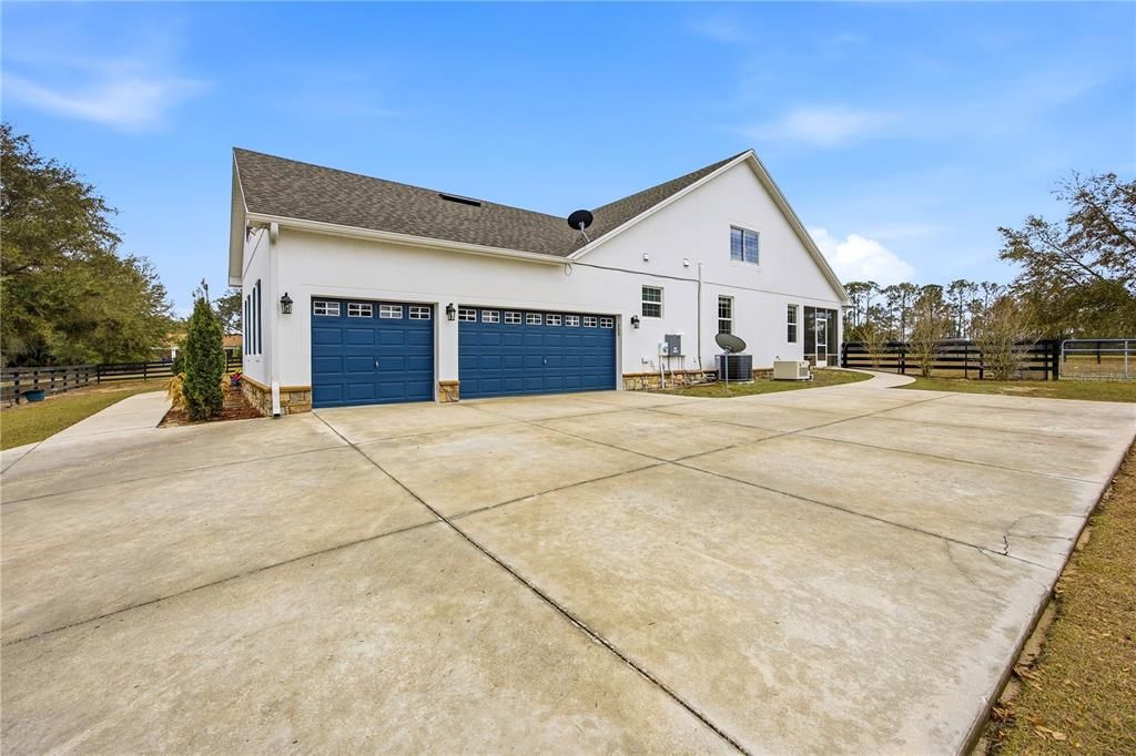 For Sale: $1,200,000 (5 beds, 3 baths, 3502 Square Feet)