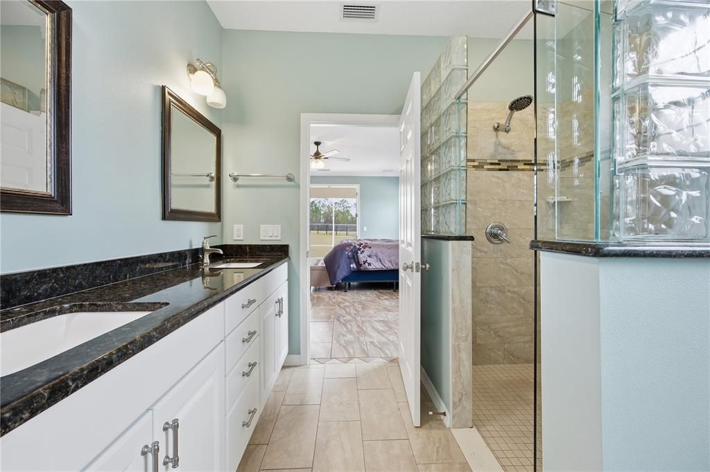 For Sale: $1,200,000 (5 beds, 3 baths, 3502 Square Feet)