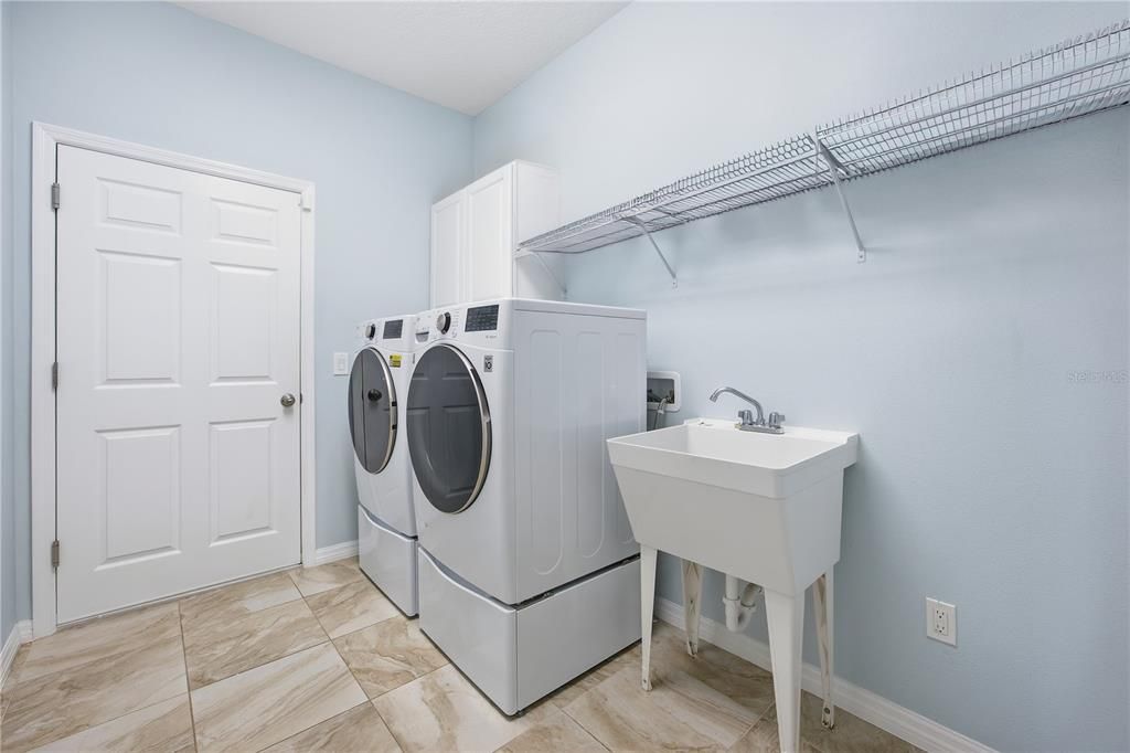 For Sale: $1,200,000 (5 beds, 3 baths, 3502 Square Feet)