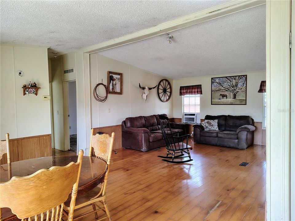 En Venta: $336,000 (3 camas, 2 baños, 1404 Pies cuadrados)
