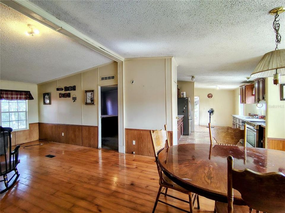 En Venta: $336,000 (3 camas, 2 baños, 1404 Pies cuadrados)