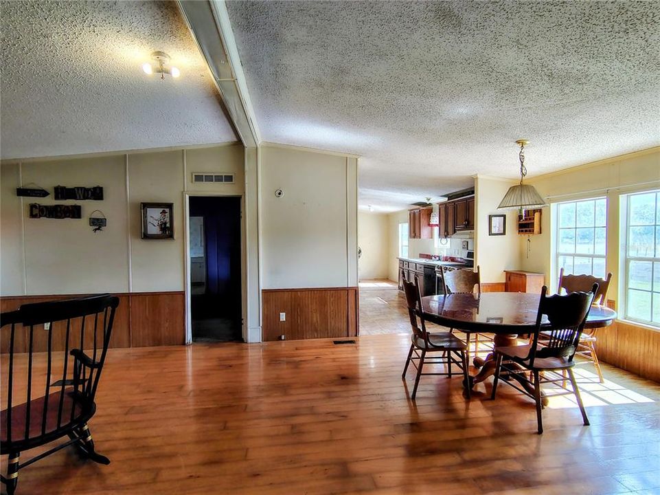 En Venta: $336,000 (3 camas, 2 baños, 1404 Pies cuadrados)