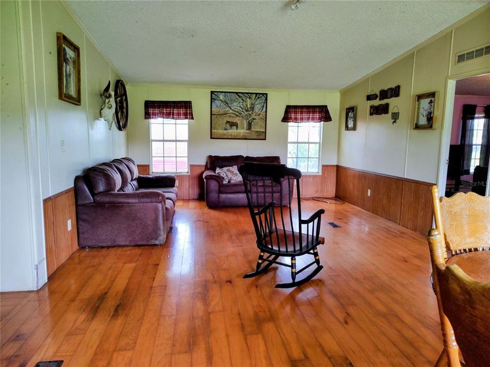 En Venta: $336,000 (3 camas, 2 baños, 1404 Pies cuadrados)
