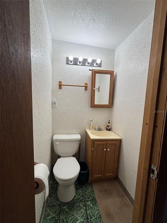 На продажу: $89,900 (3 спален, 1 ванн, 712 Квадратных фут)