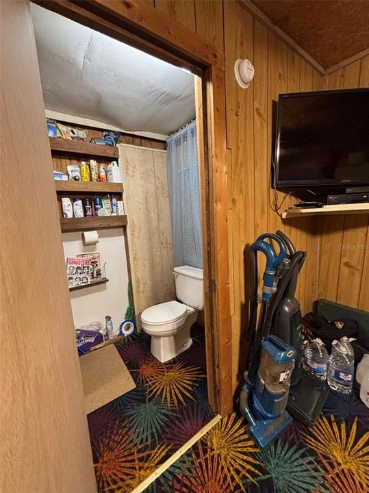 На продажу: $89,900 (3 спален, 1 ванн, 712 Квадратных фут)
