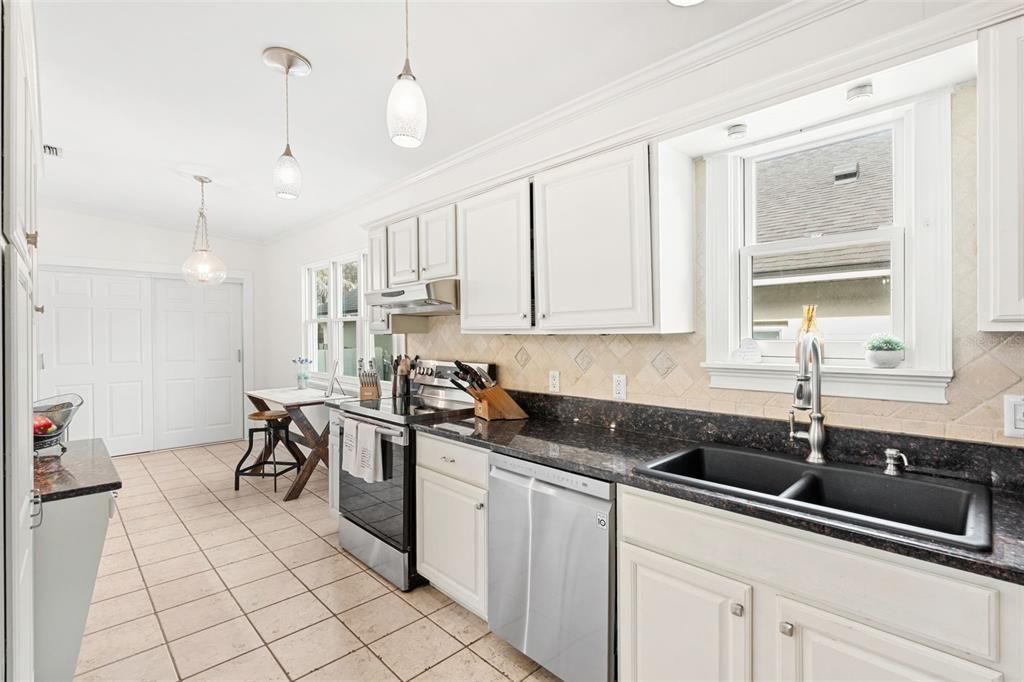 For Sale: $969,000 (4 beds, 3 baths, 2692 Square Feet)