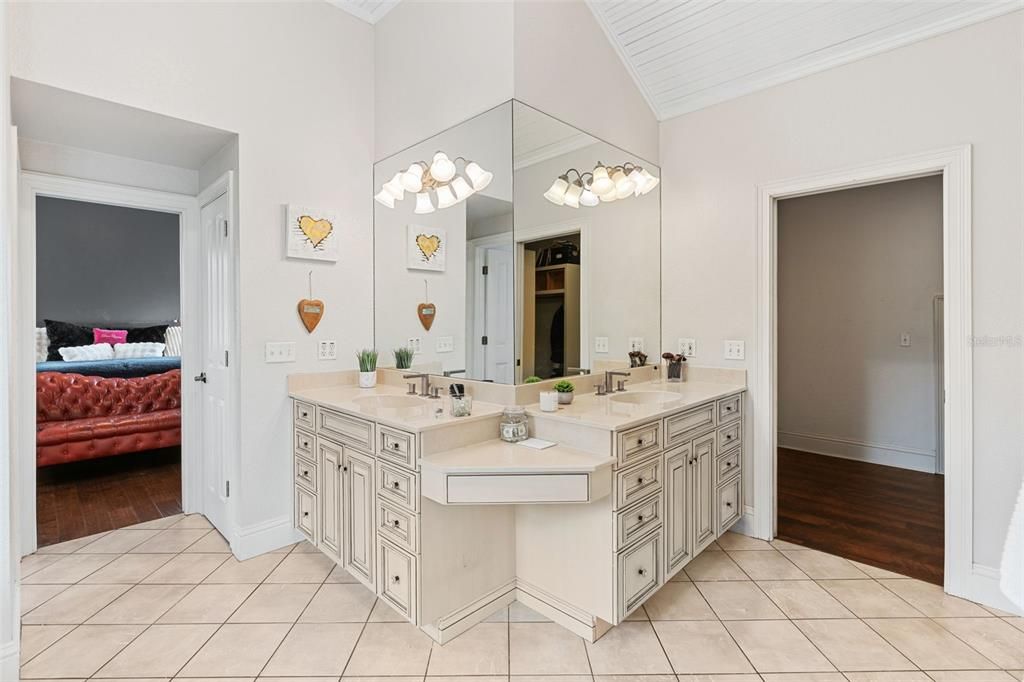 For Sale: $969,000 (4 beds, 3 baths, 2692 Square Feet)
