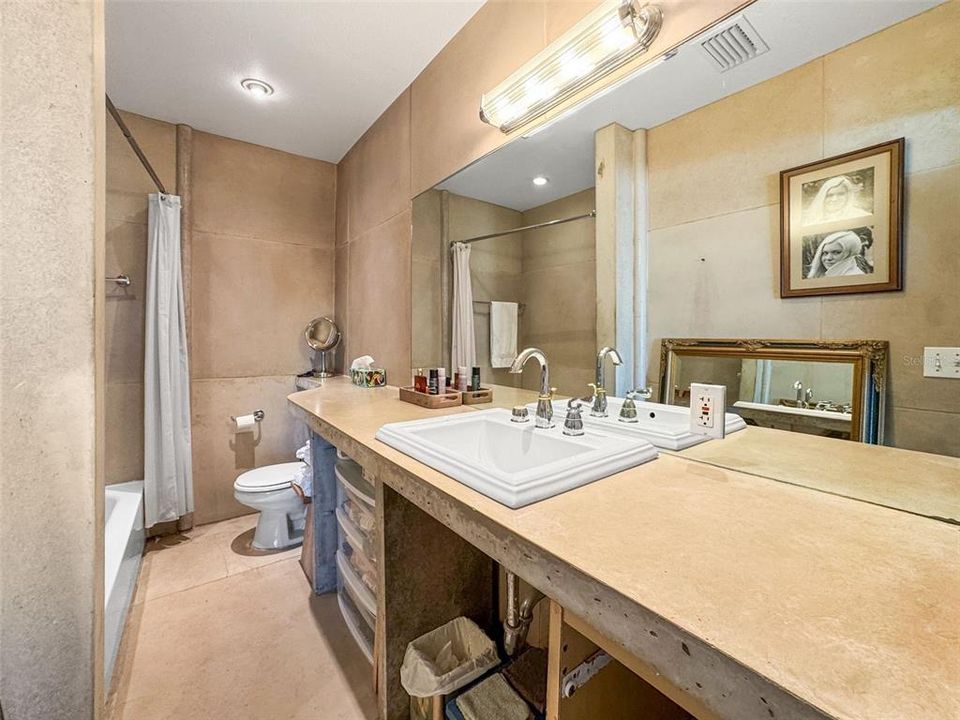 待售: $950,000 (0.21 acres)