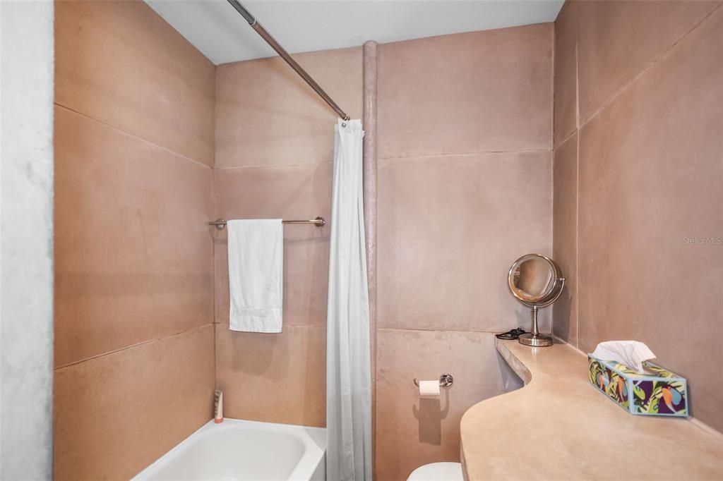 待售: $950,000 (0.21 acres)