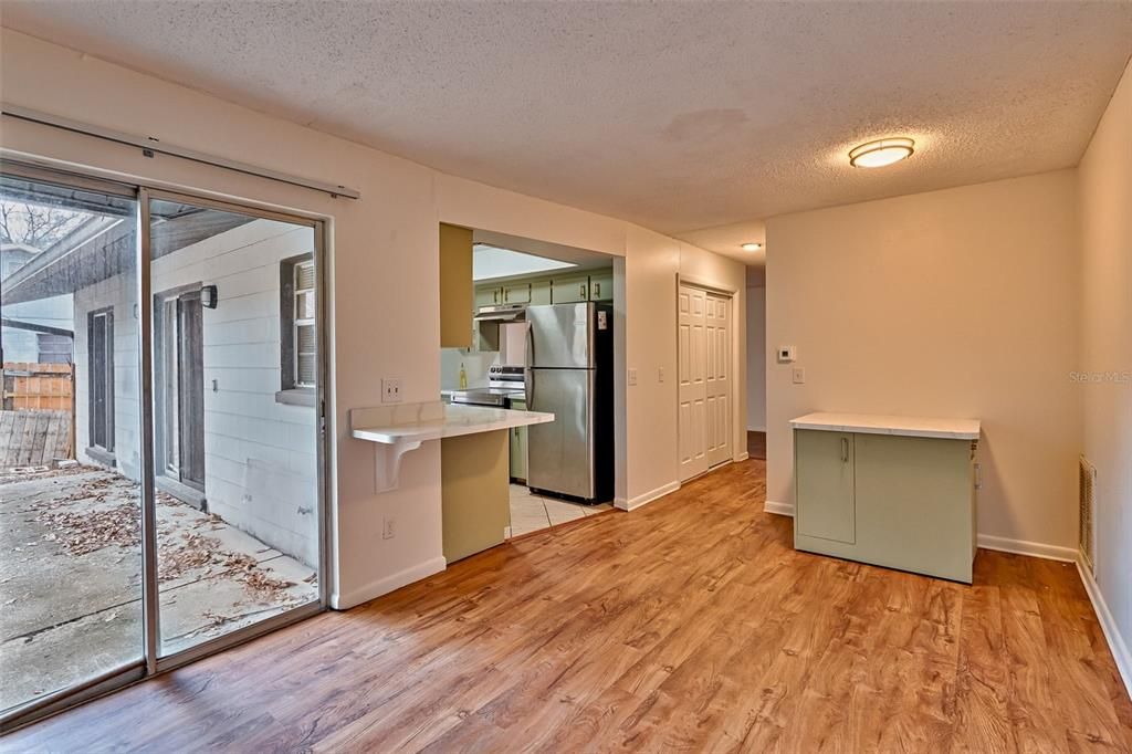 Activo con contrato: $259,900 (3 camas, 2 baños, 1317 Pies cuadrados)