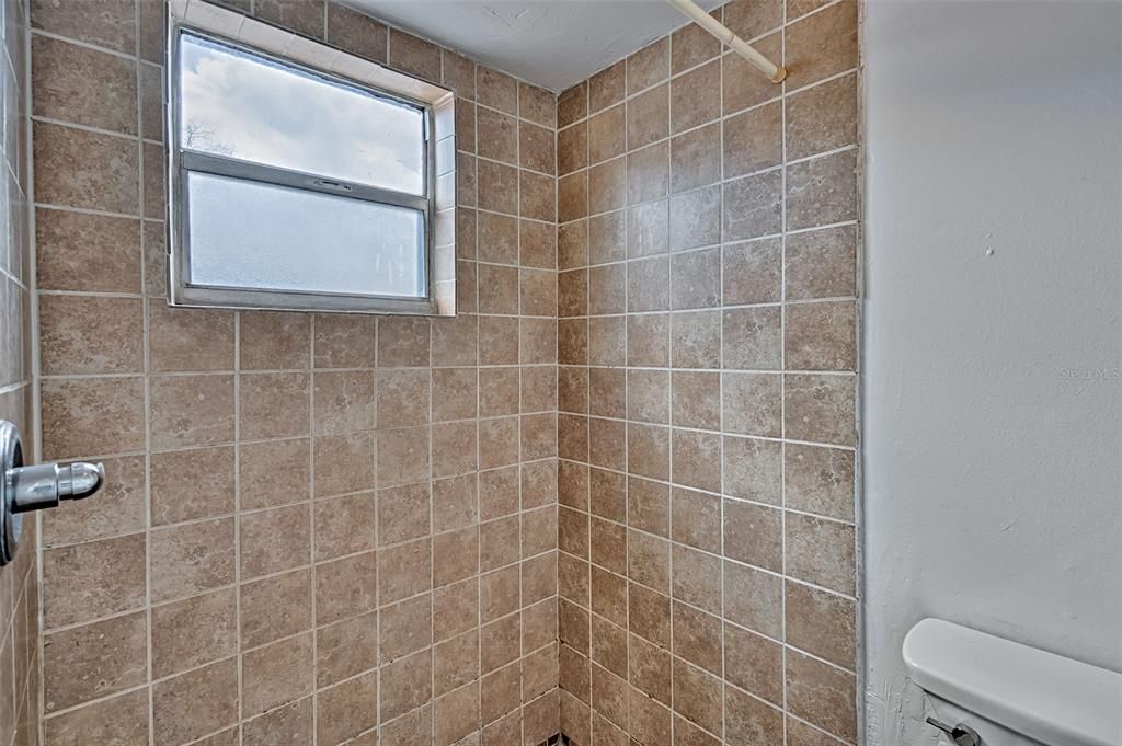 Activo con contrato: $259,900 (3 camas, 2 baños, 1317 Pies cuadrados)