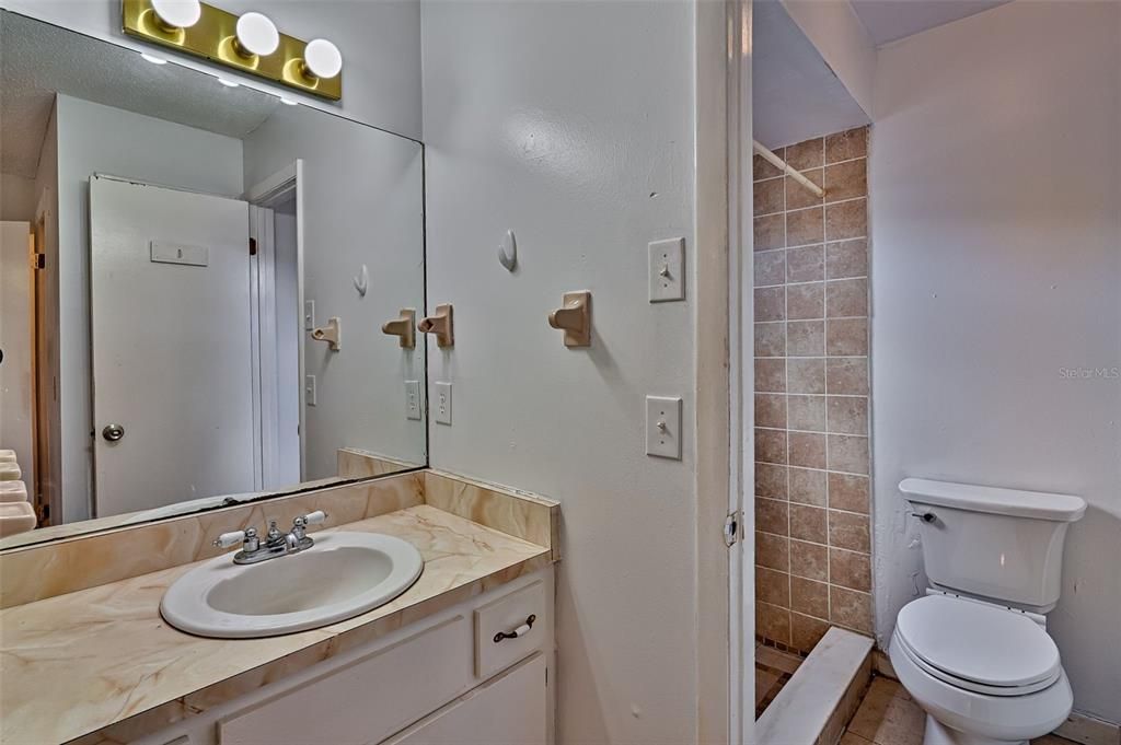 Activo con contrato: $259,900 (3 camas, 2 baños, 1317 Pies cuadrados)