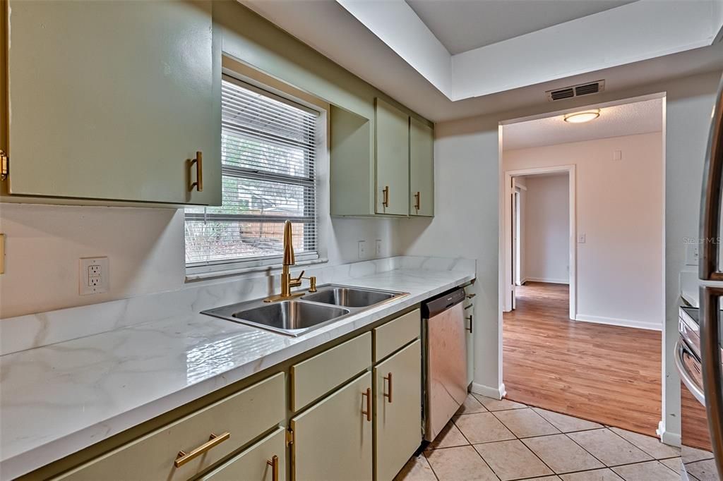 Activo con contrato: $259,900 (3 camas, 2 baños, 1317 Pies cuadrados)