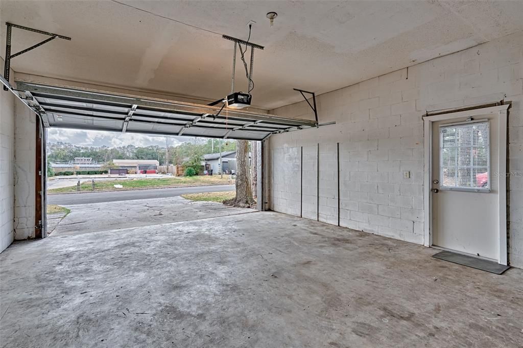 Activo con contrato: $259,900 (3 camas, 2 baños, 1317 Pies cuadrados)