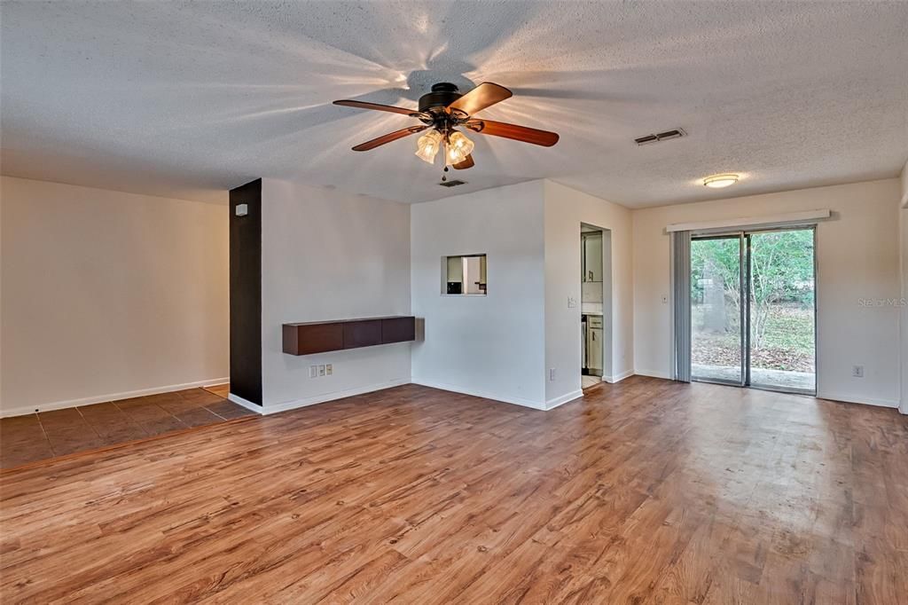 Activo con contrato: $259,900 (3 camas, 2 baños, 1317 Pies cuadrados)