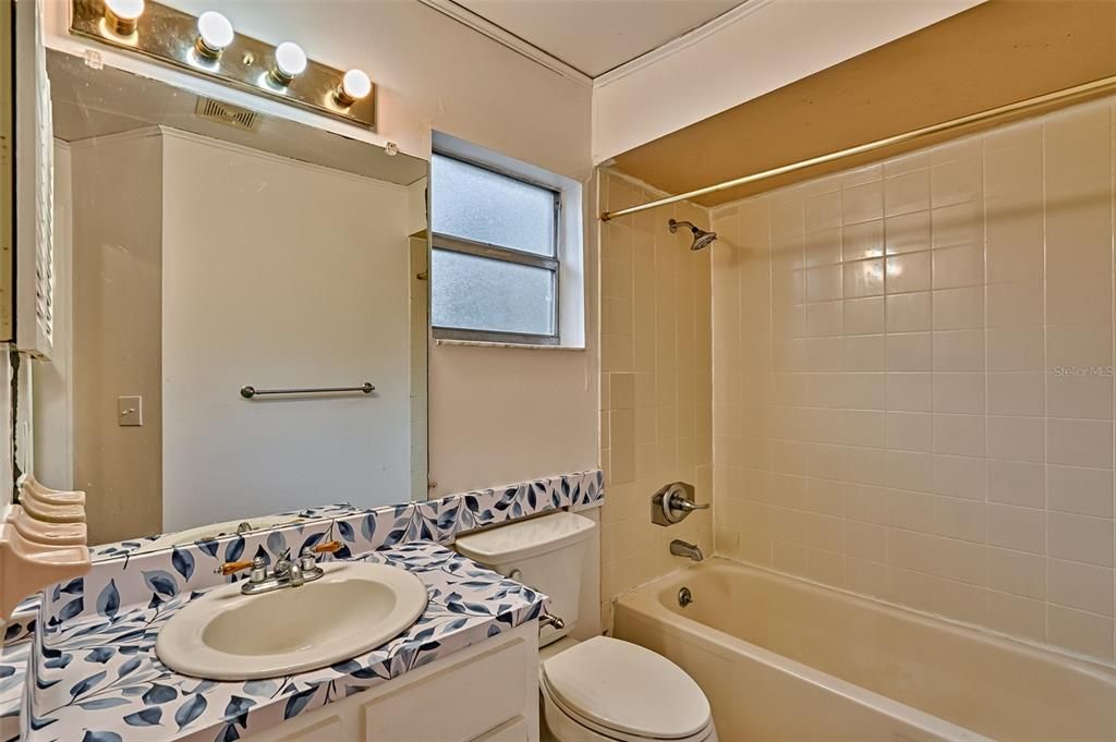 Activo con contrato: $259,900 (3 camas, 2 baños, 1317 Pies cuadrados)