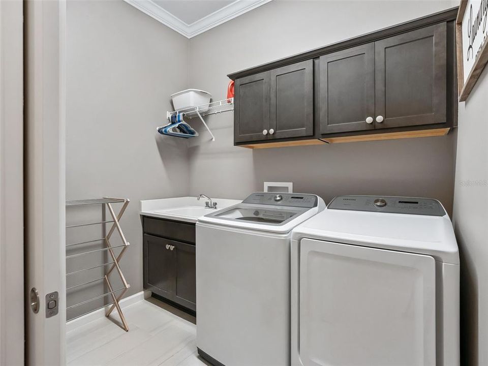 Active With Contract: $679,900 (3 beds, 3 baths, 1905 Square Feet)