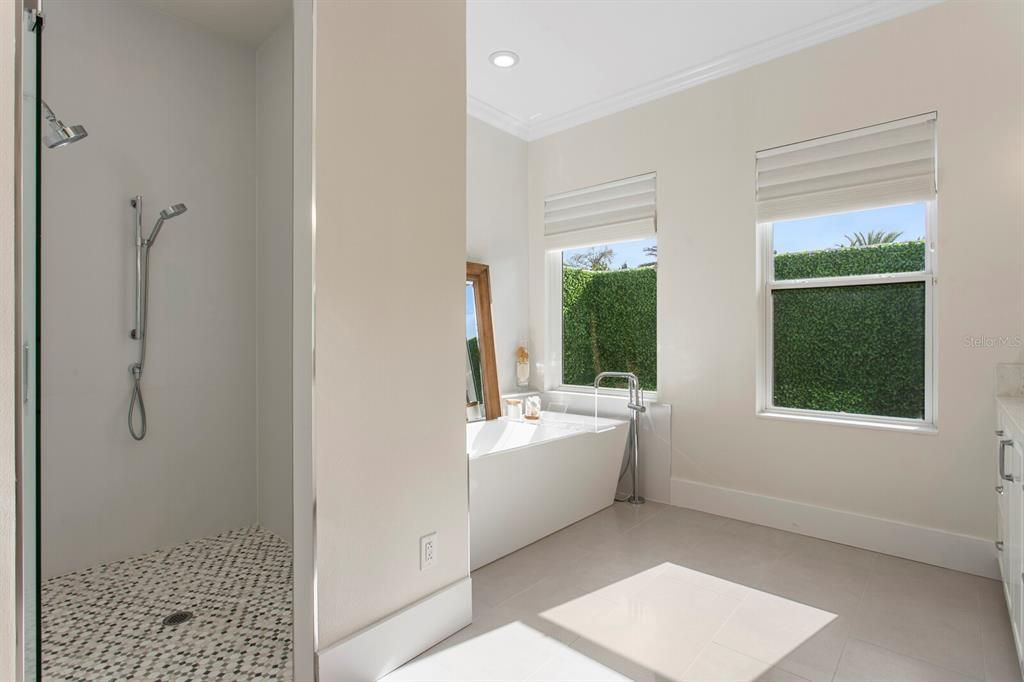 For Sale: $2,625,000 (4 beds, 4 baths, 5059 Square Feet)