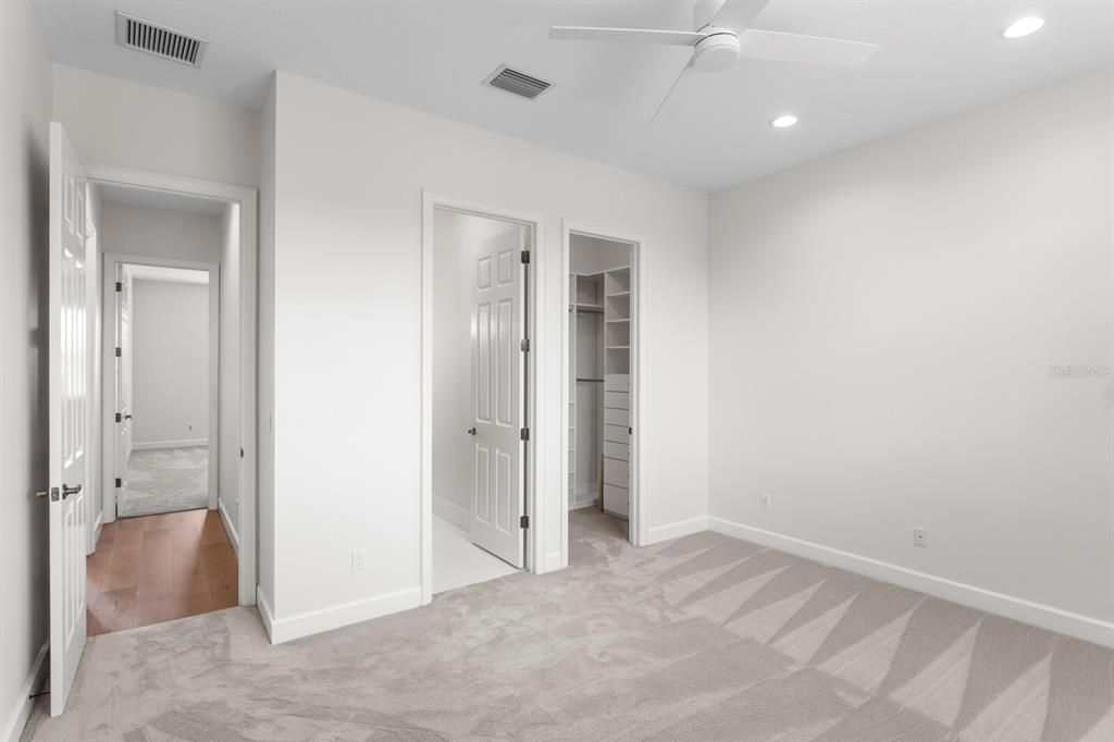 For Sale: $2,625,000 (4 beds, 4 baths, 5059 Square Feet)