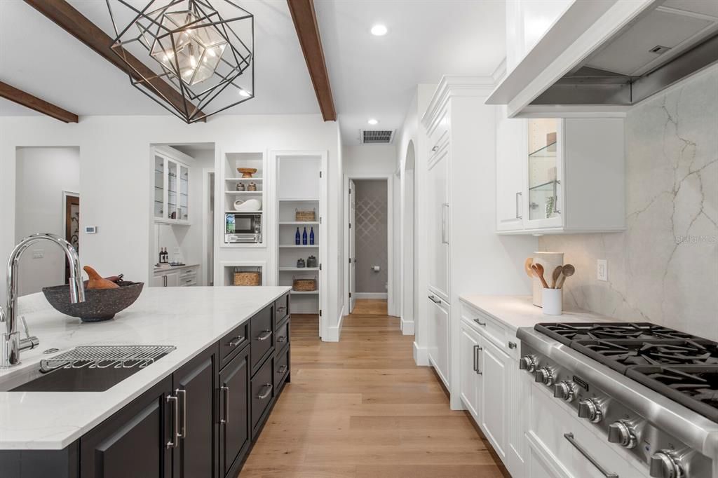 For Sale: $2,625,000 (4 beds, 4 baths, 5059 Square Feet)