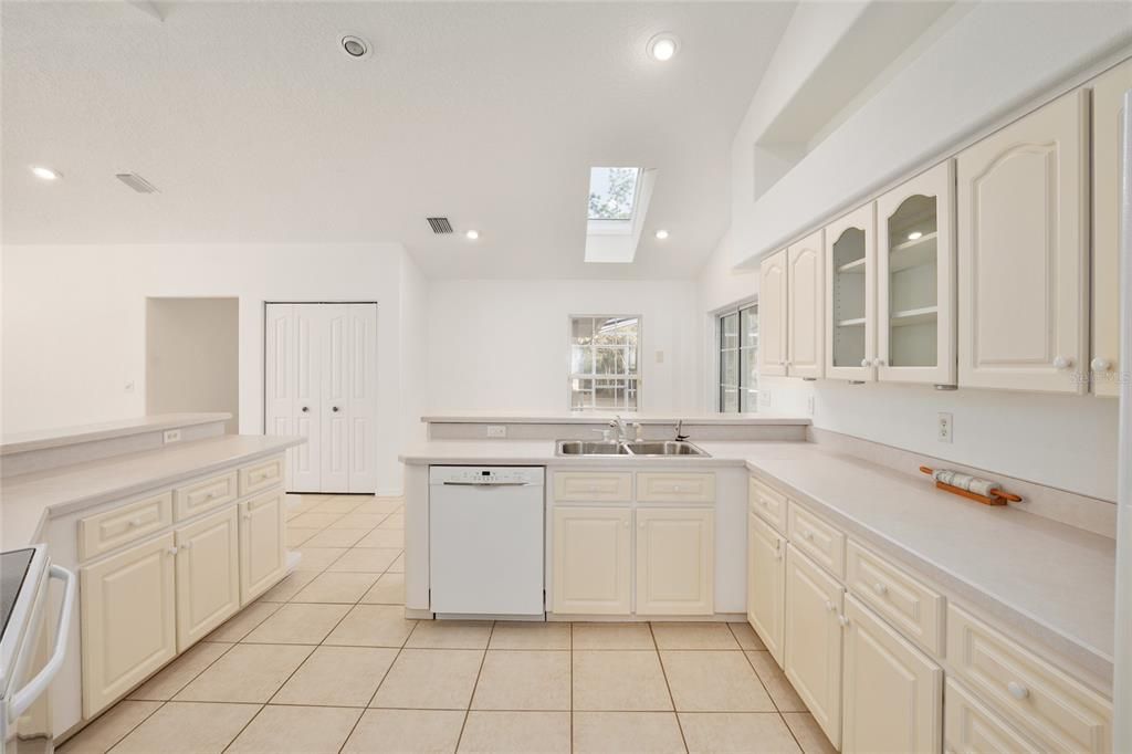Active With Contract: $489,000 (4 beds, 2 baths, 2604 Square Feet)