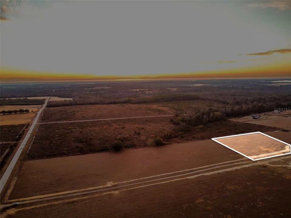 En Venta: $330,000 (3.20 acres)