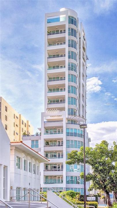 Active With Contract: $2,850,000 (4 beds, 4 baths, 2936 Square Feet)