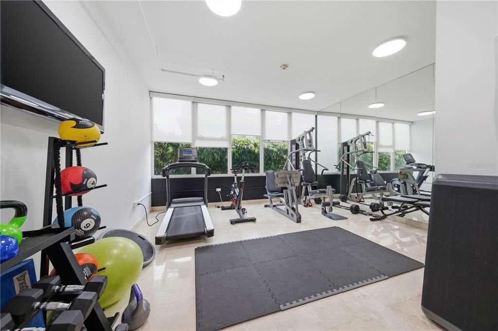 Active With Contract: $2,850,000 (4 beds, 4 baths, 2936 Square Feet)