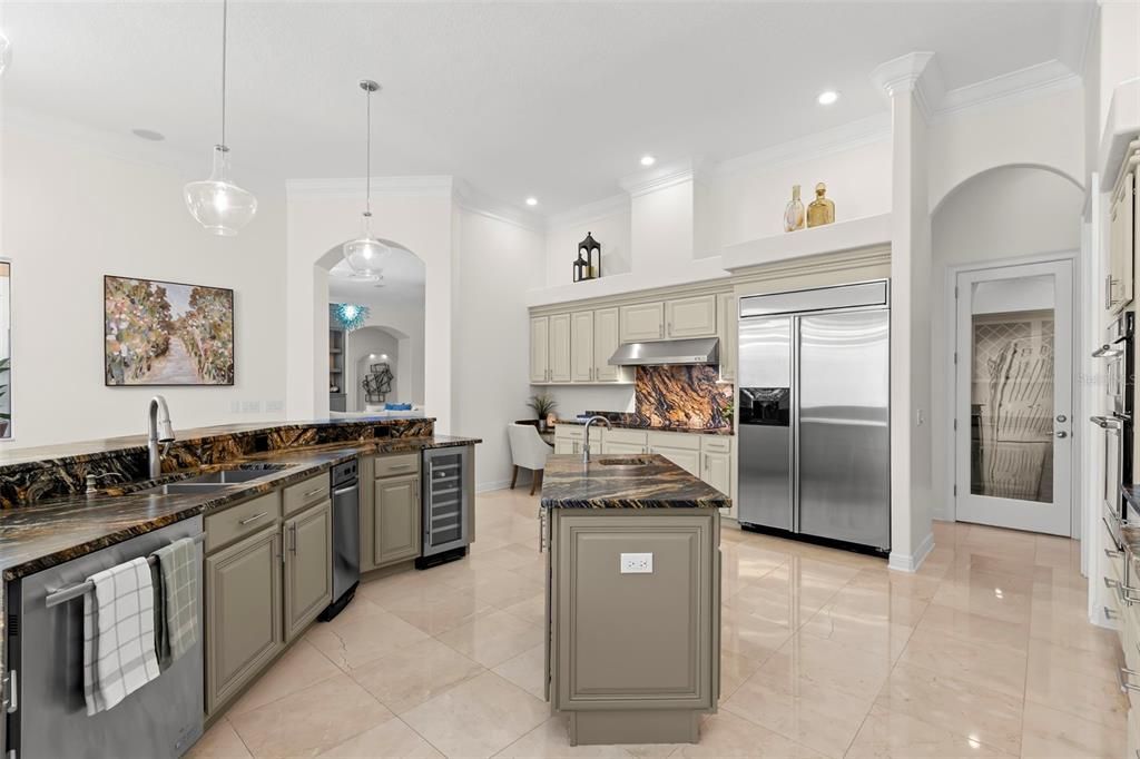 For Sale: $3,749,000 (4 beds, 5 baths, 6367 Square Feet)