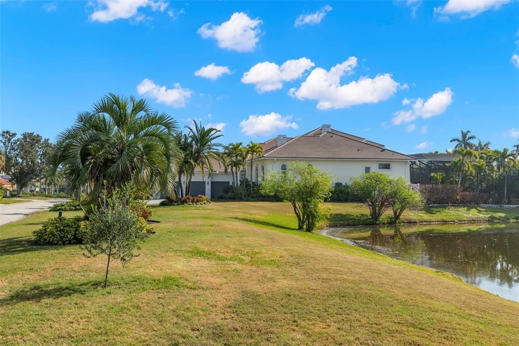 For Sale: $3,749,000 (4 beds, 5 baths, 6367 Square Feet)