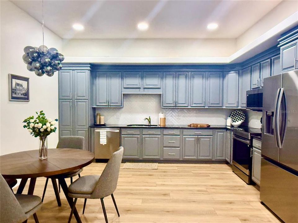 For Sale: $3,749,000 (4 beds, 5 baths, 6367 Square Feet)