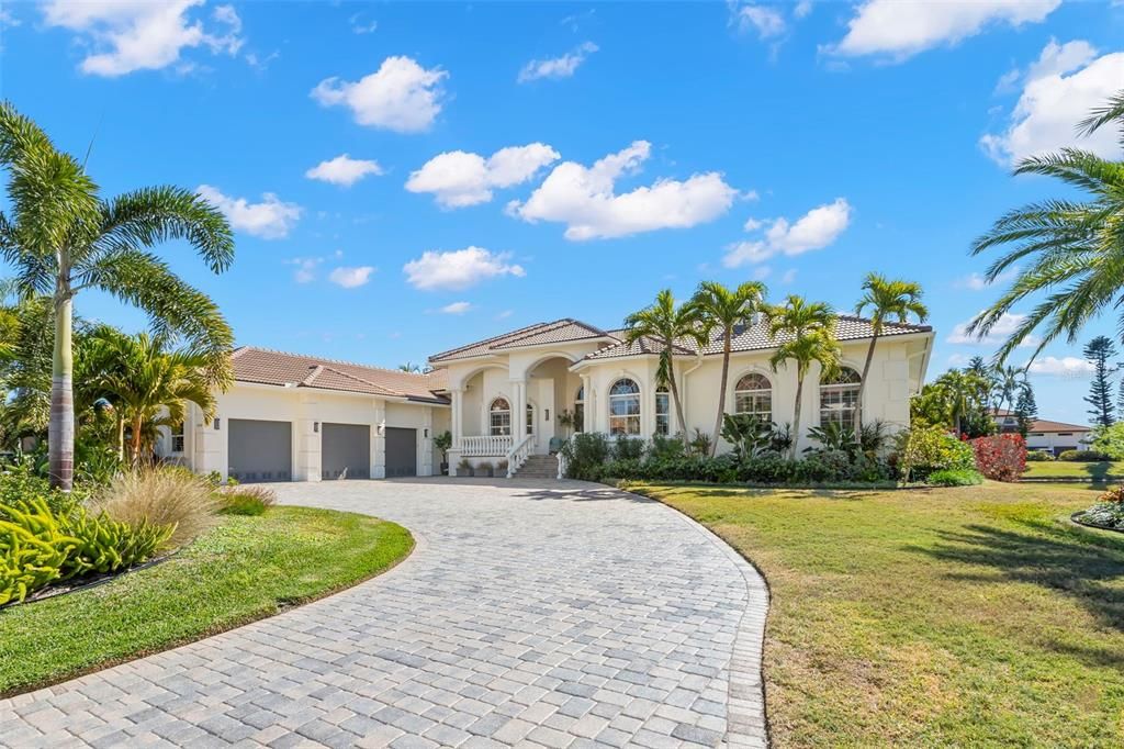 For Sale: $3,749,000 (4 beds, 5 baths, 6367 Square Feet)